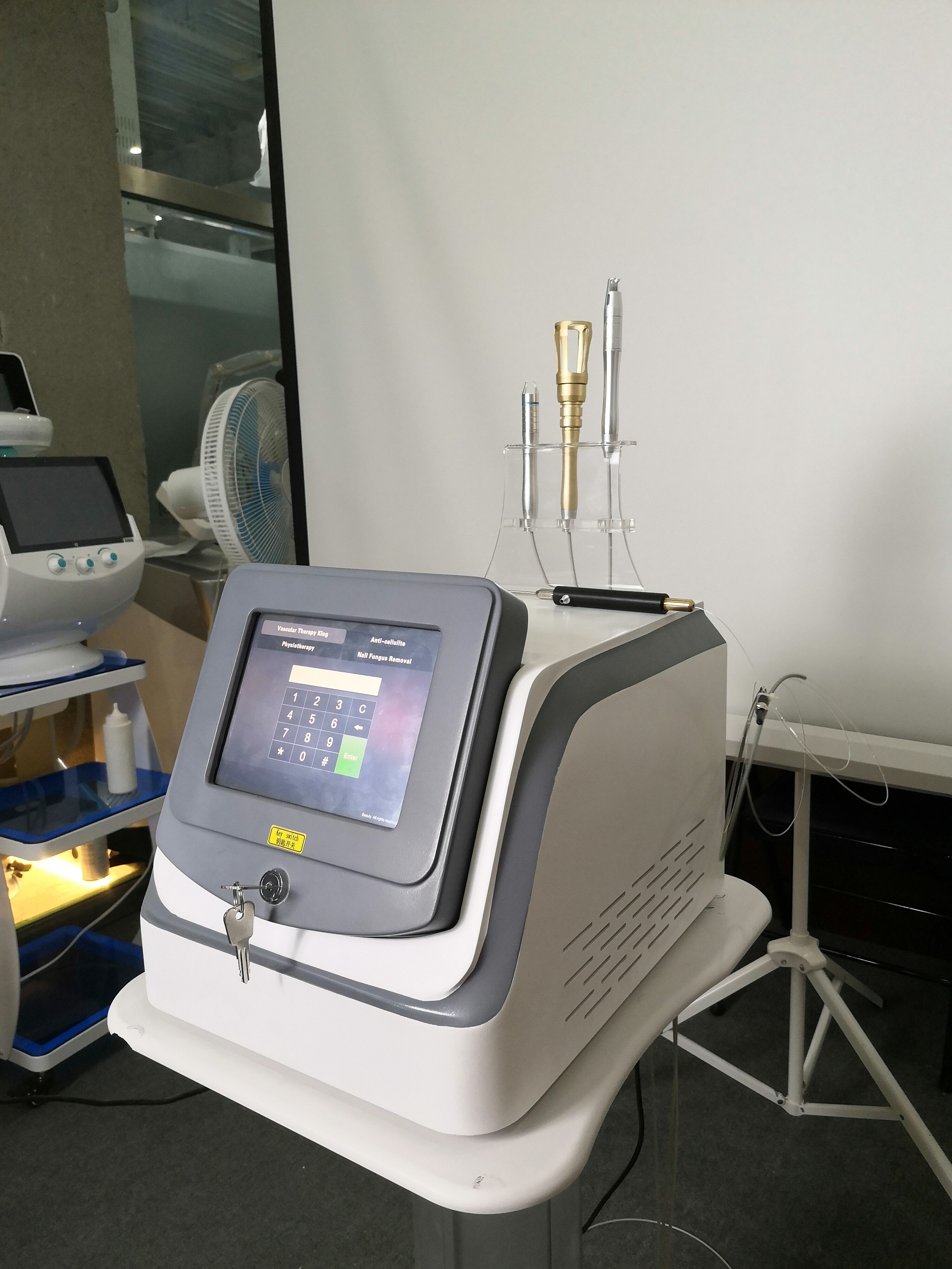 4 in 1 diode laser machine to remove red blood streaks and physical pain - Image 2