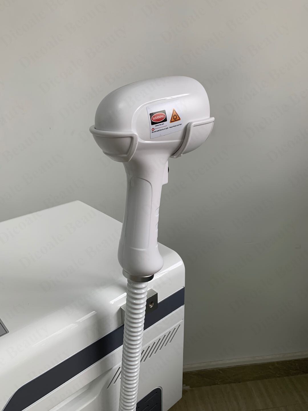 Latest Painless Hair Removal Machine 755nm 808nm 1064nm Multi Wavelength Diode Laser Device - Image 4