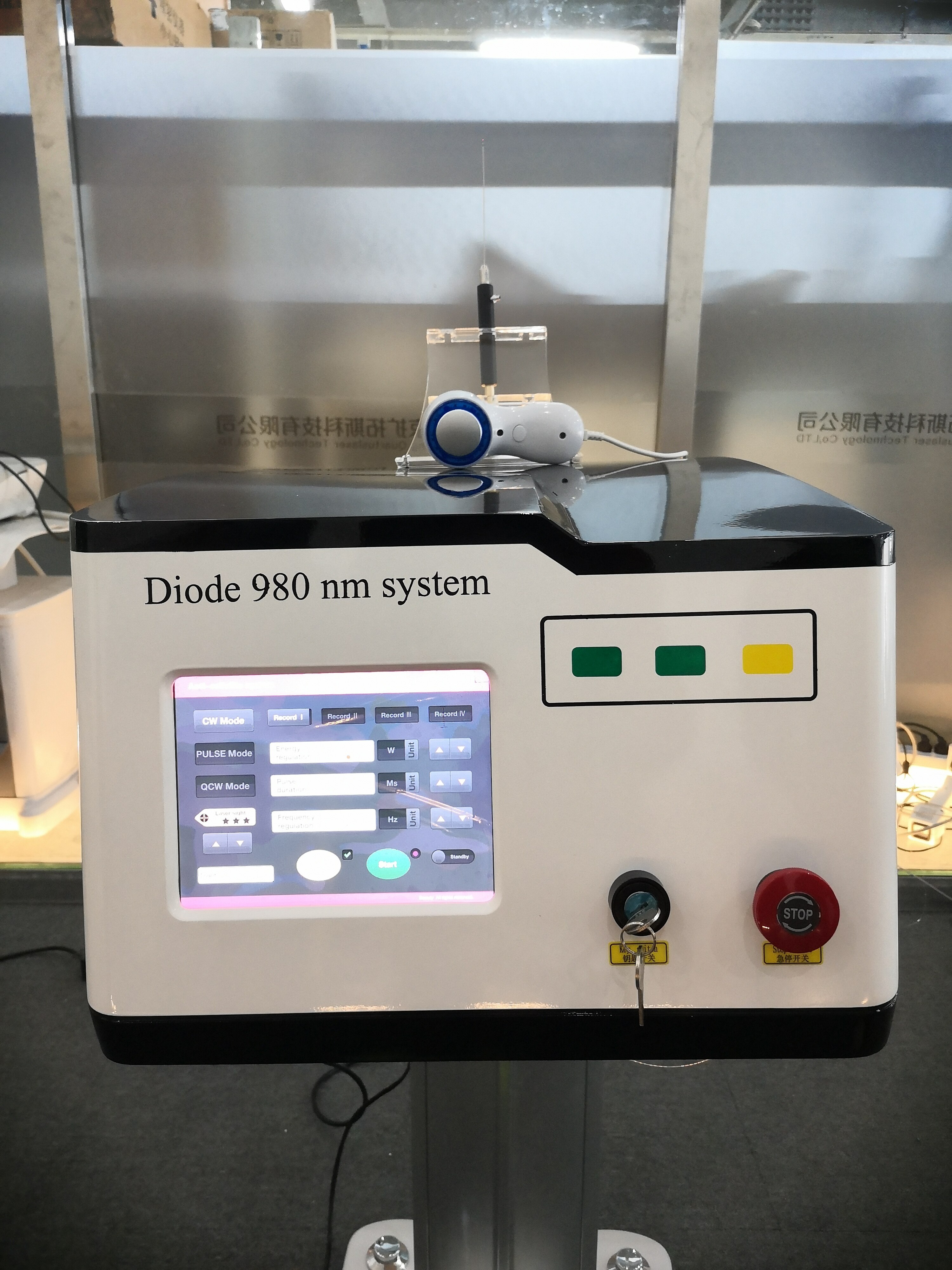 Professional removal of red blood streaks 980nm diode laser to remove red blood streaks for physical pain onychomycosis - Image 2